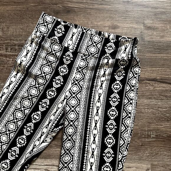Unbranded  Black and White Patterned Flare Pants Size Small - Picture 2 of 6